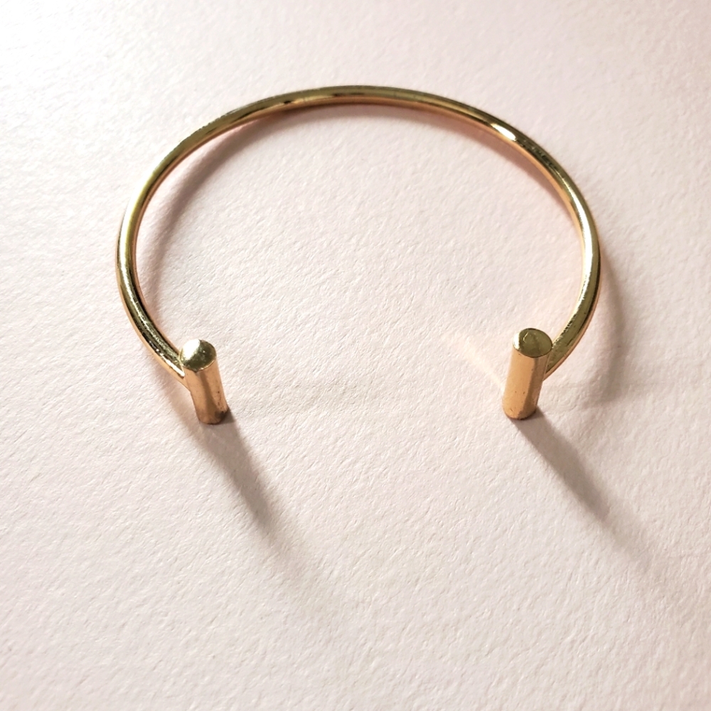 *Free with any Purchase* Gold Bangle